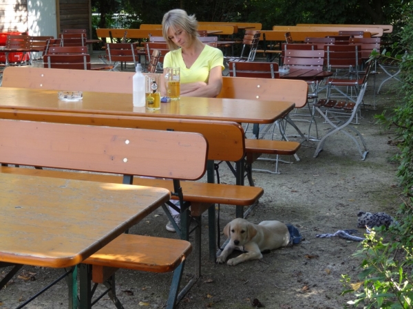 Ayla im Biergarten_1